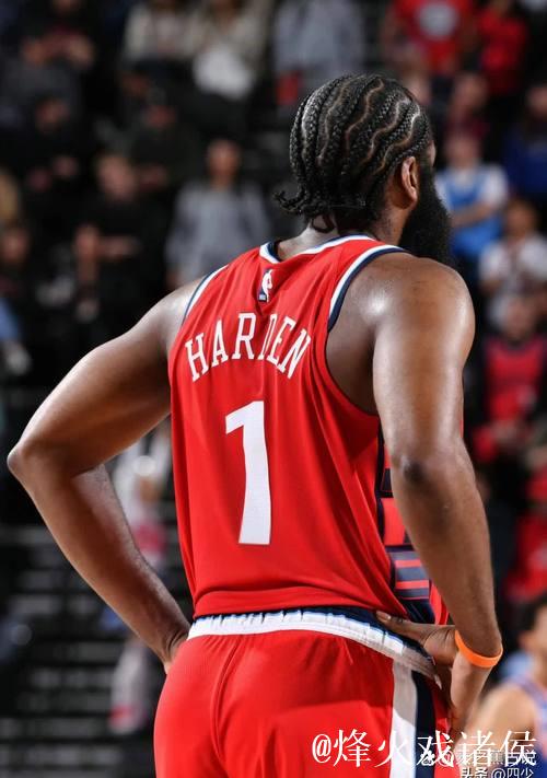 哈登三节9中3，三分5中3得到10分3篮板6助攻3抢断