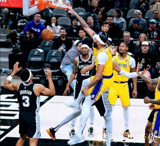 詹姆斯休战浓眉砍30+11 湖人狂胜开拓者终结3连败 詹姆斯休战浓眉砍30+11 湖人狂胜开拓者终结3连败
